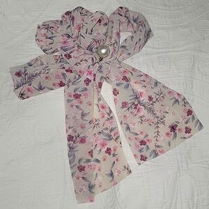 Francesca's Collection Flower Floral Pattern Scrunchie With a Pearl Limited Ed.